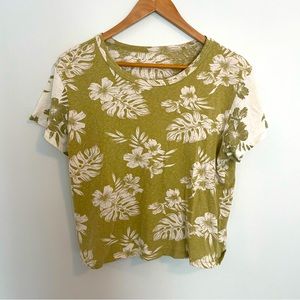 American Eagle Green Hawaiian Print T-shirt - Size Small
